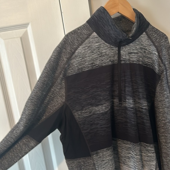 Men’s Lululemon 1/4 zip - Picture 2 of 5